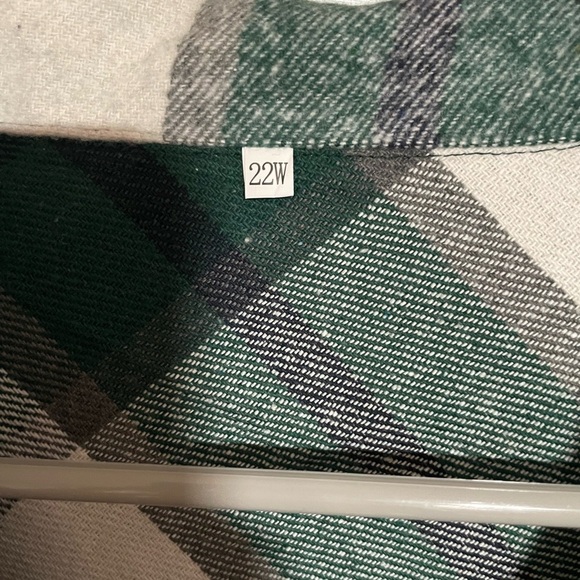 NWOT Green and Cream Flannel Shirt - Picture 2 of 2